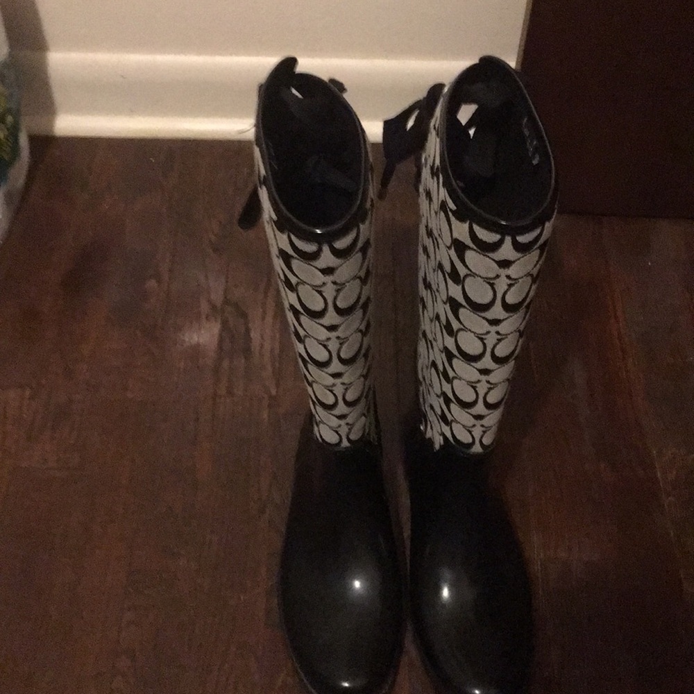 Coach boots